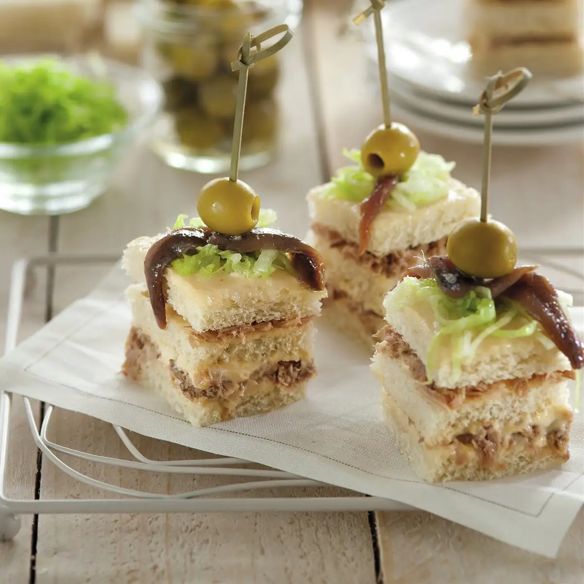 Pastelitos con atún y anchoas