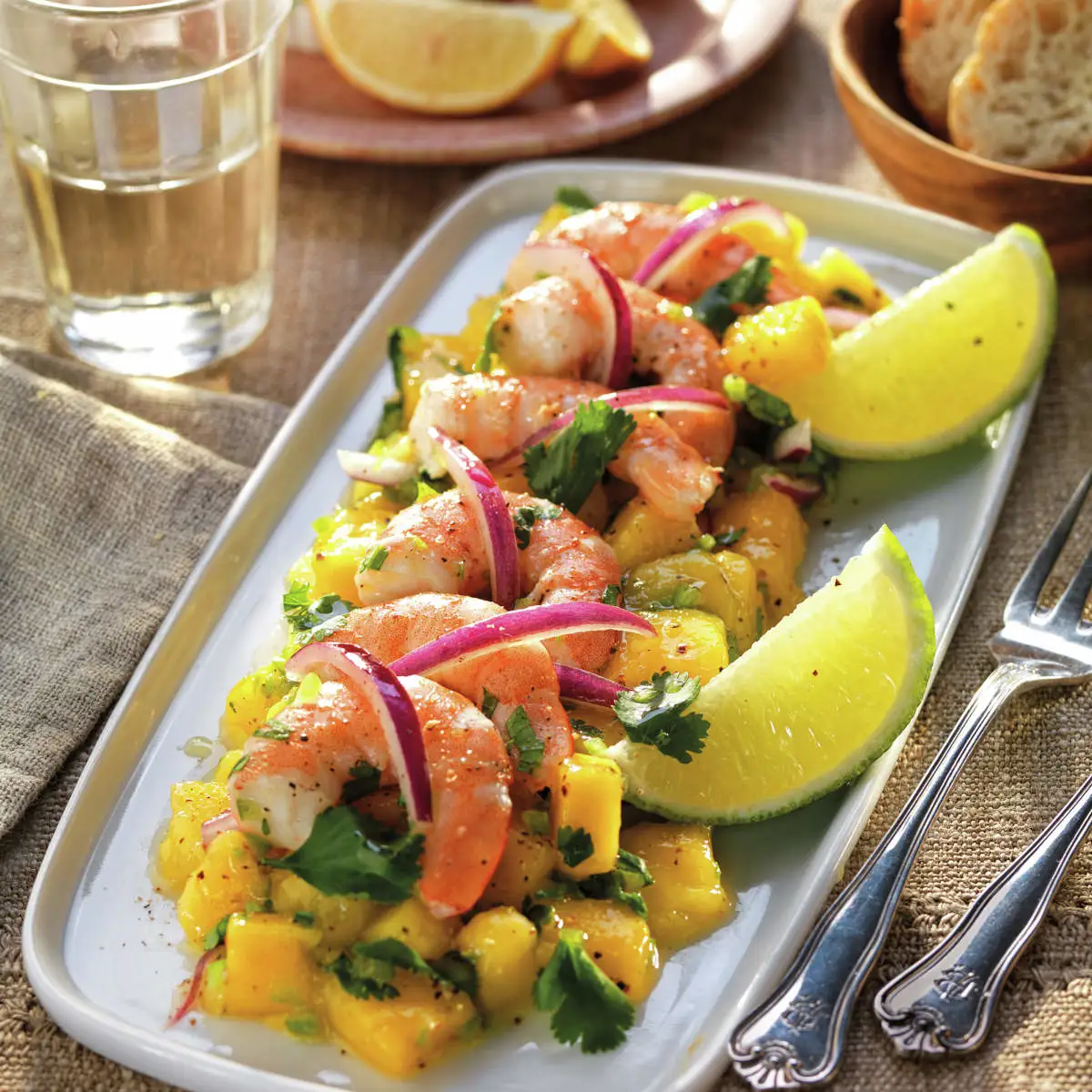 Ceviche de langostino y mango con lima y limón