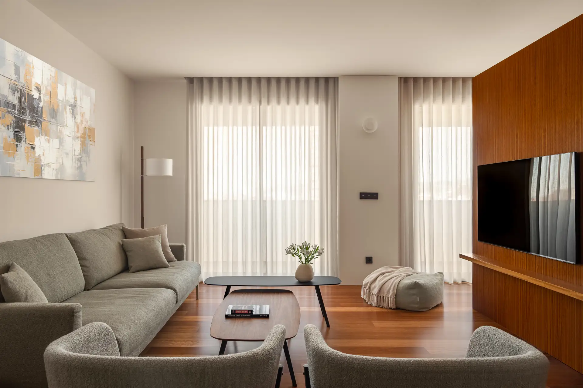 Después: salón minimalista moderno