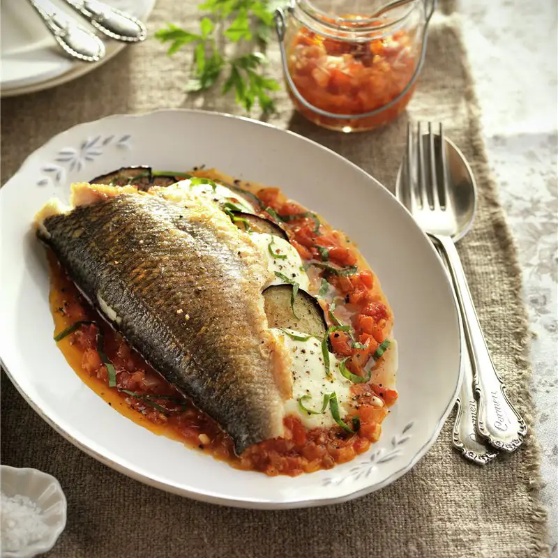 Dorada rellena de queso mozzarella y berenjena