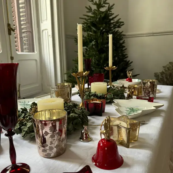 3 ideas fáciles y estilosas para decorar una mesa navideña para Nochebuena, Nochevieja y Reyes (según Marta Ureta estilista de El Corte Inglés)