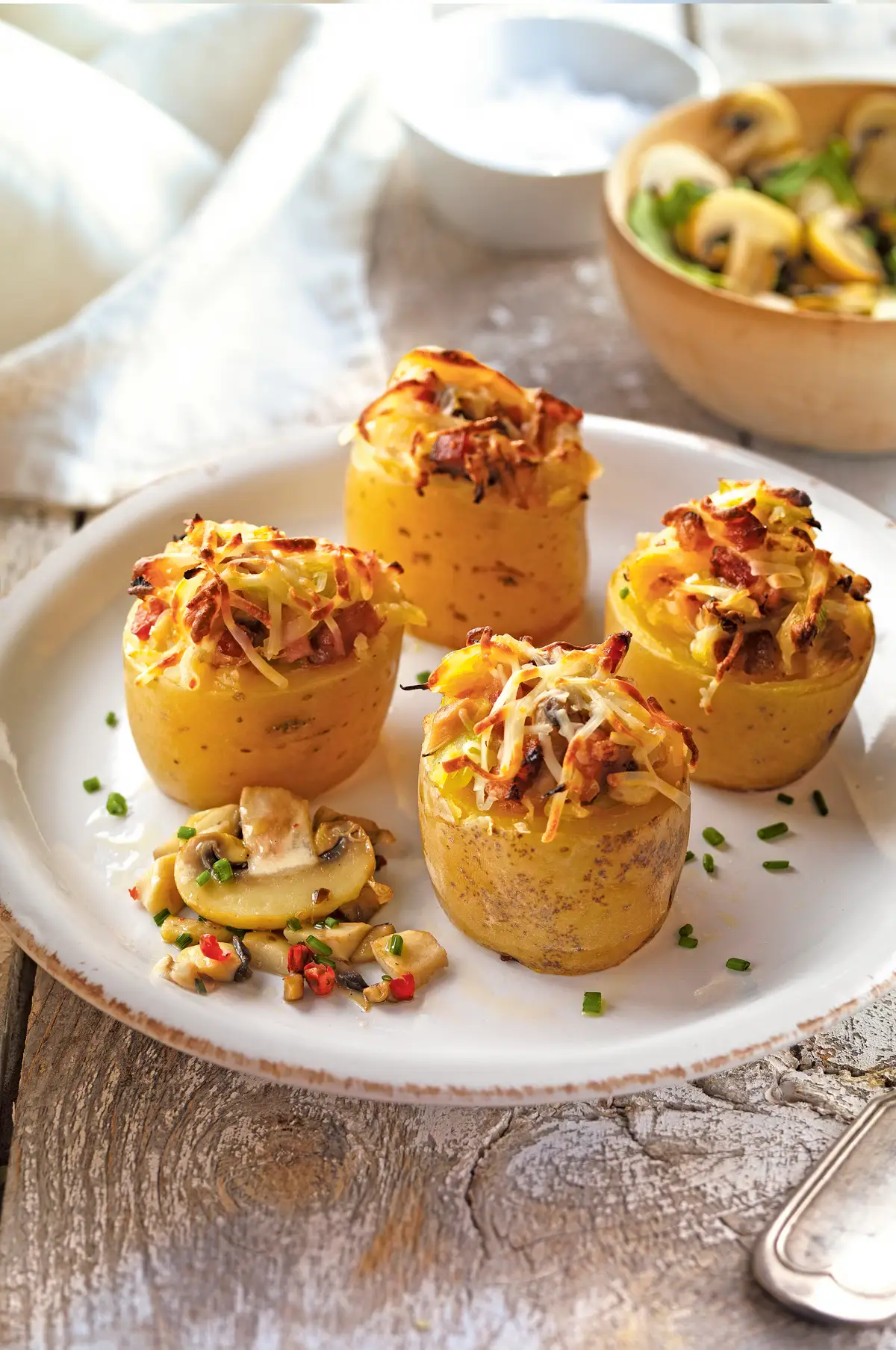 Patatas rellenas con beicon y champiñones