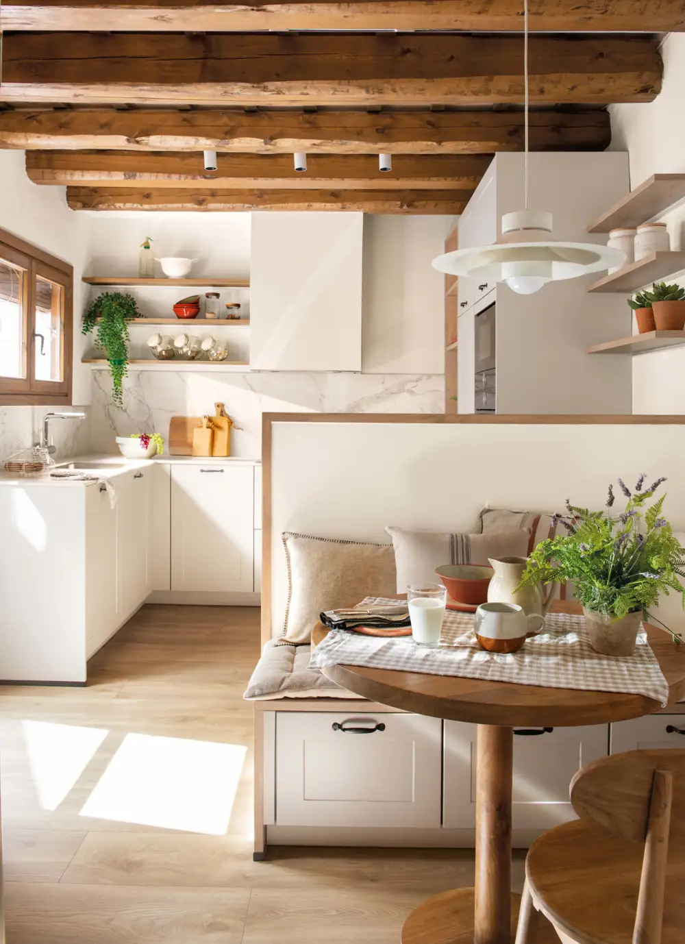 00578951 cocina madera office abierta vigas blanca