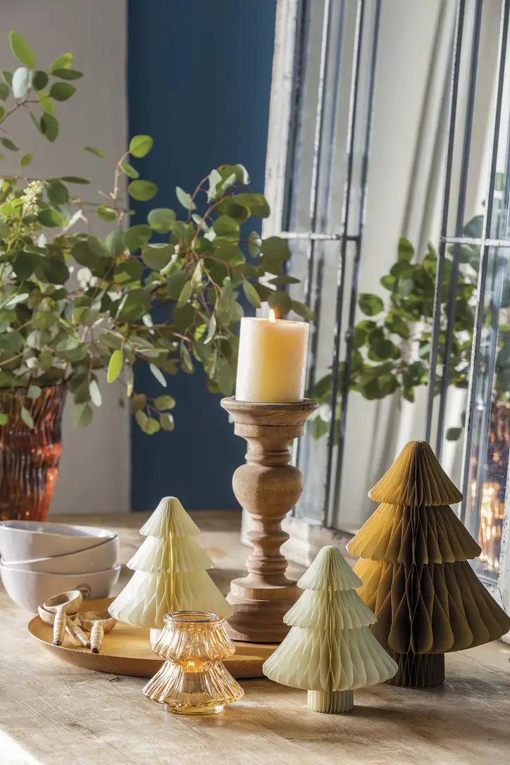 Mesa de comedor con adornos Navideños.