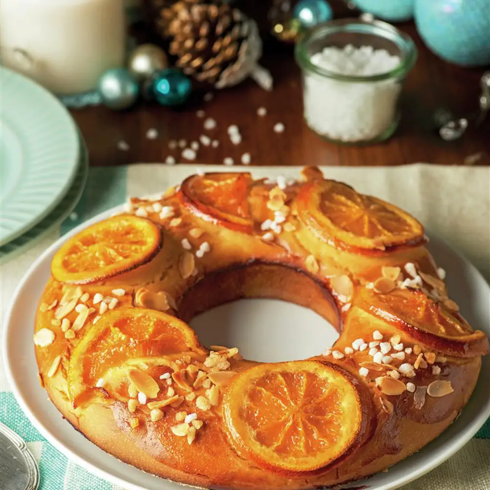 Roscón de Reyes con naranja y almendra