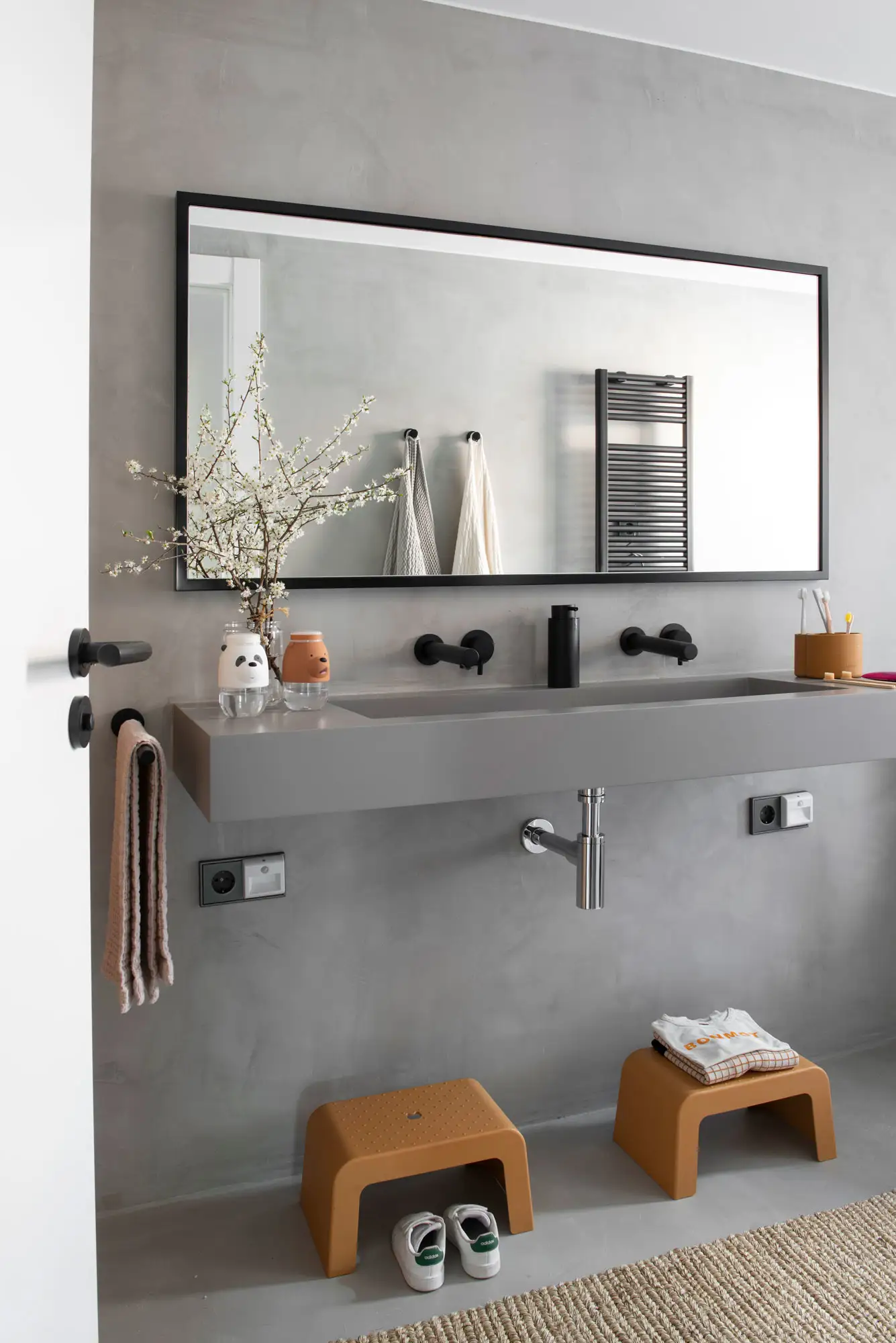 Baño de microcemento en gris