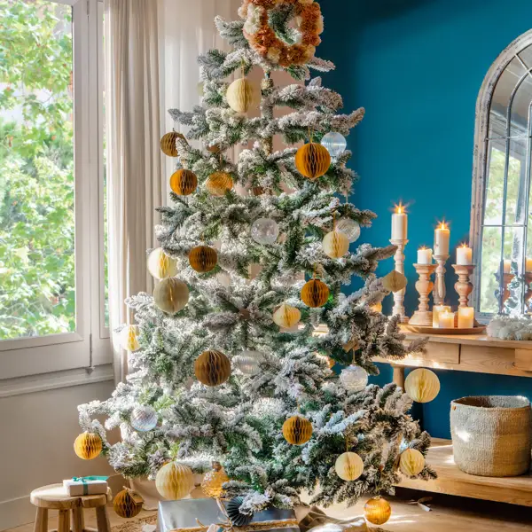 Ideas para decorar un árbol de Navidad elegante: 3 looks triunfadores para 2024 // VÍDEO y FOTOS