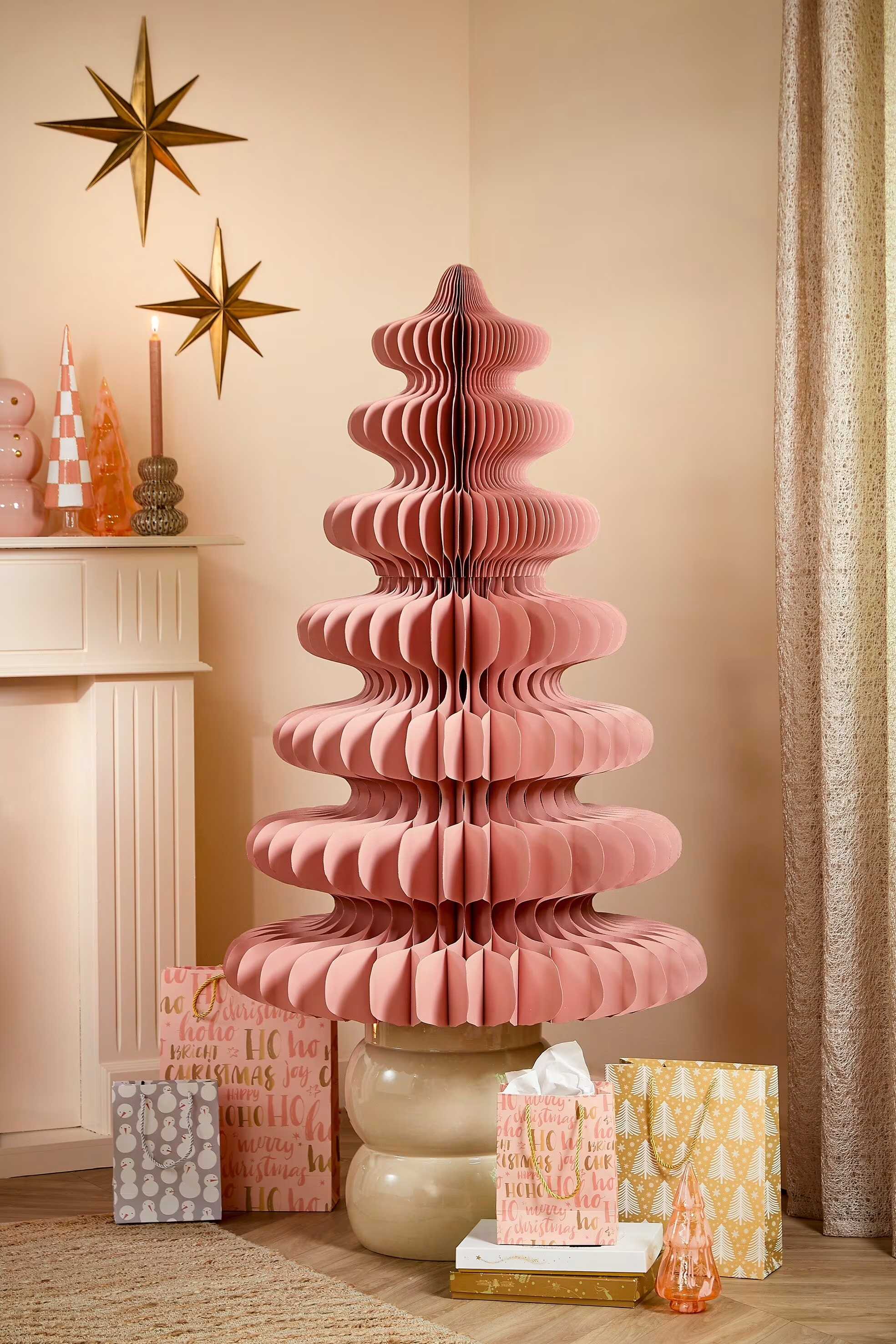 Árbol de 1.20 m en color rosa fabricado en paple