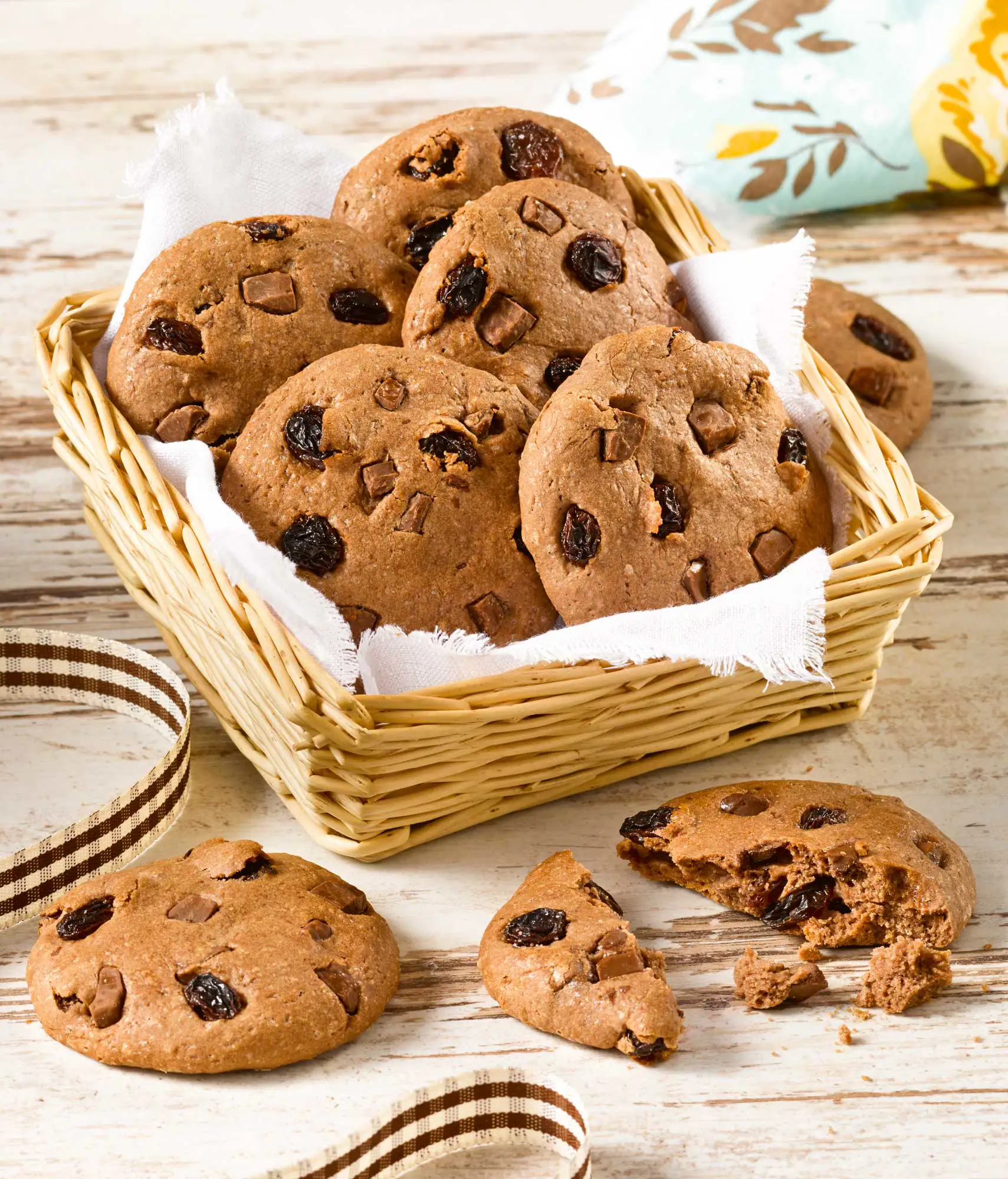 Galletas de cacao con pasas y chocolate