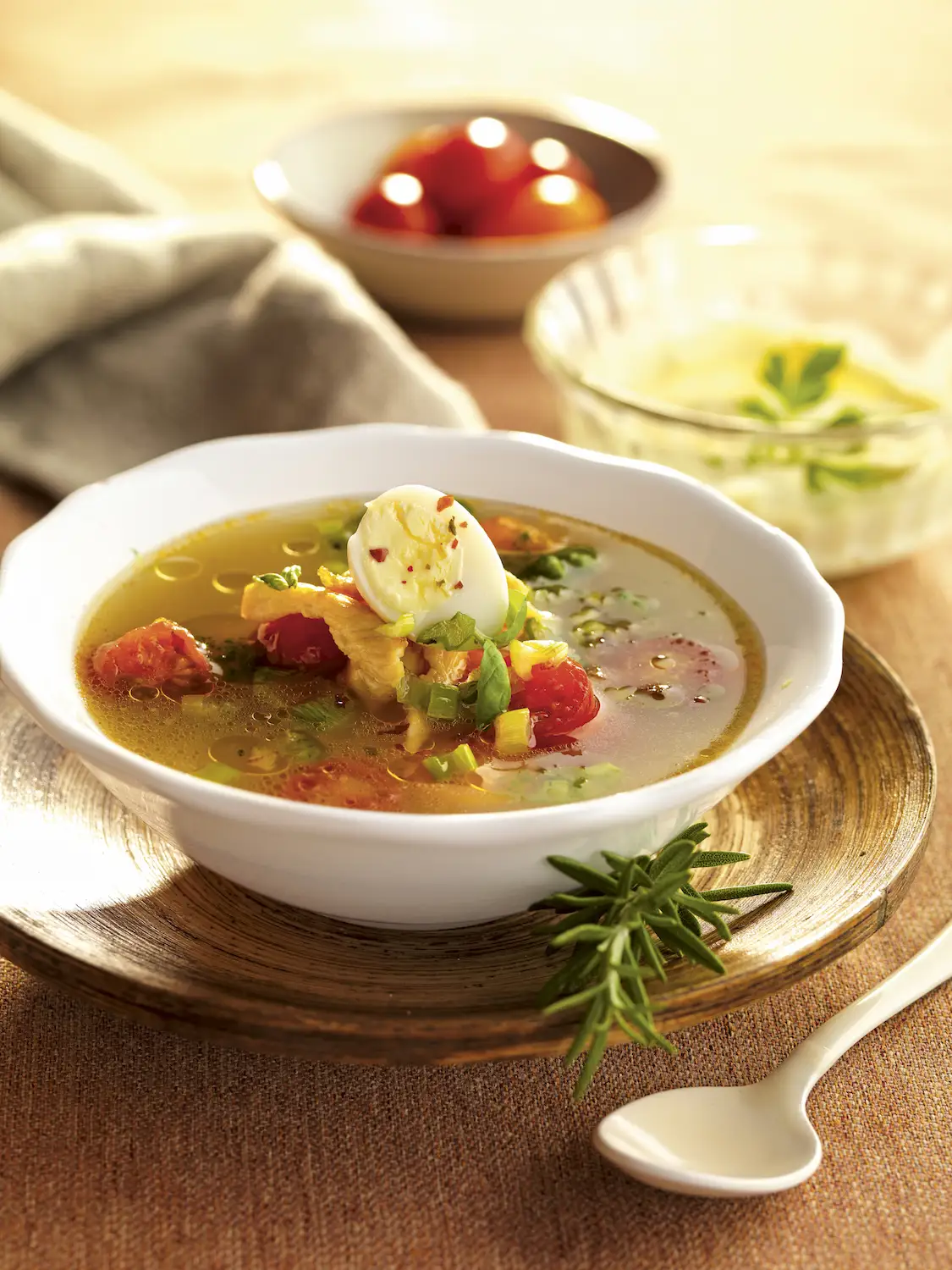 recetas de sopa de pollo Caldo de verduras con pollo y huevo