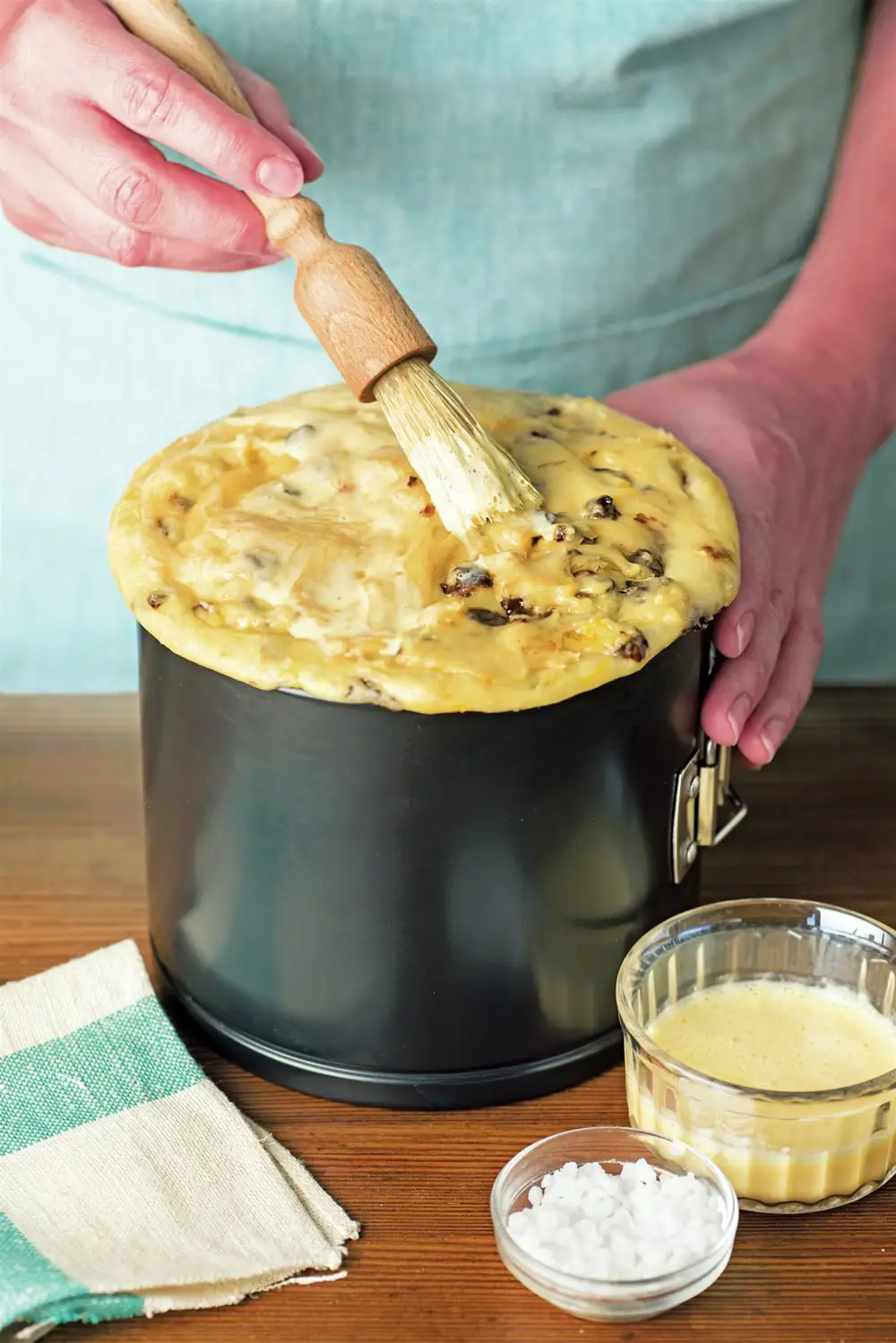 Panettone estilo brioche con frutas y chocolate