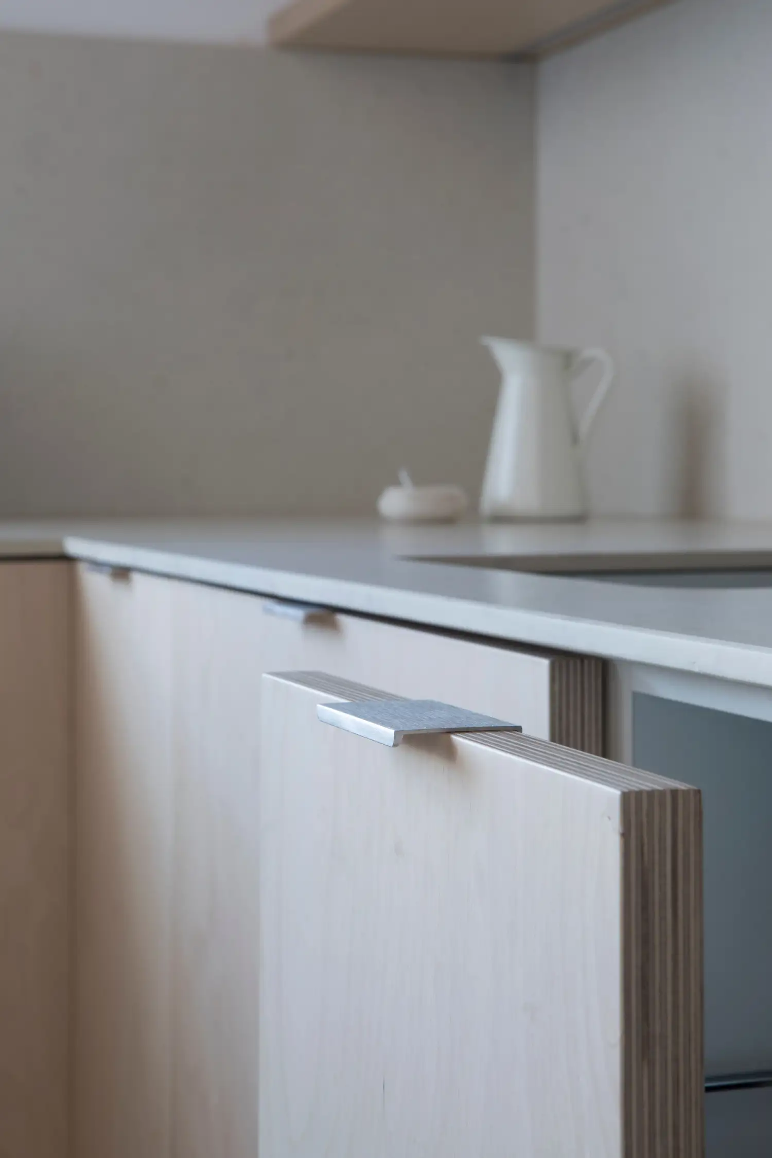 Almacenamiento luminoso con pinceladas minimalistas