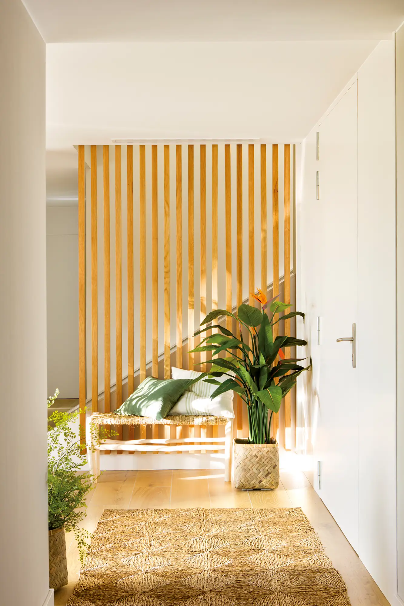 Panel listones de madera recibidor
