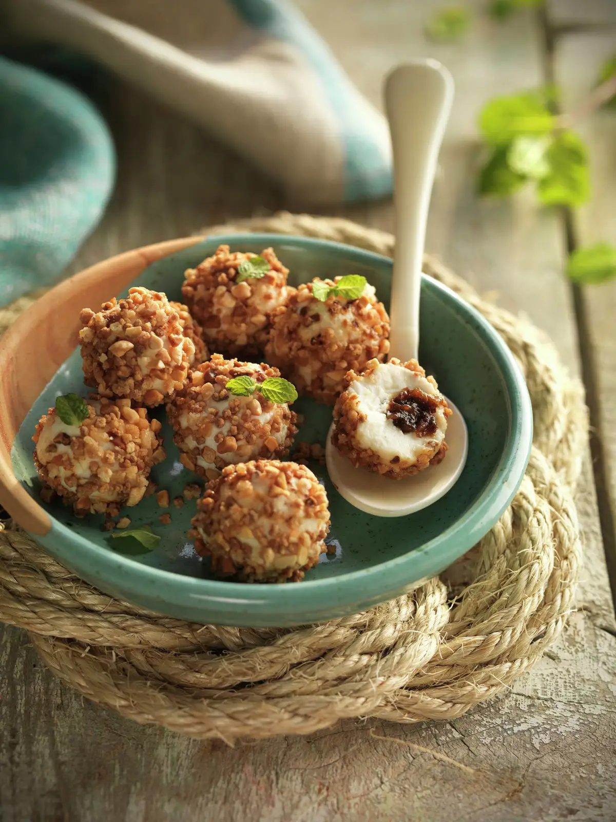 trufas de queso y tapenade 