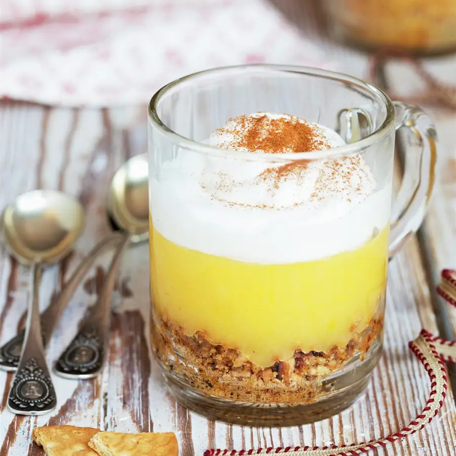 Vasitos de crema de limón con galletas