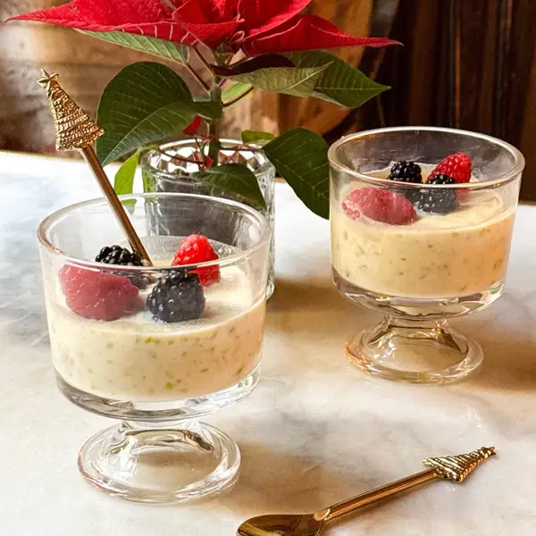 El postre navideño de Cristina Oria que se puede preparar con antelación y que nunca falta en su mesa de Navidad