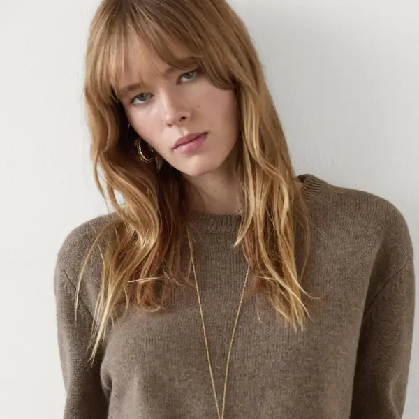 Acaba de llegar a Massimo Dutti el jersey holgadito y estiloso con la tendencia más acogedora y cómoda de 2025