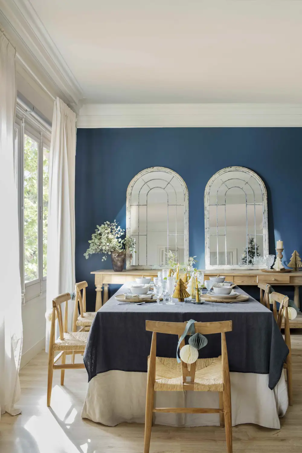 00567373 salón azul navidad espejos adornos papel