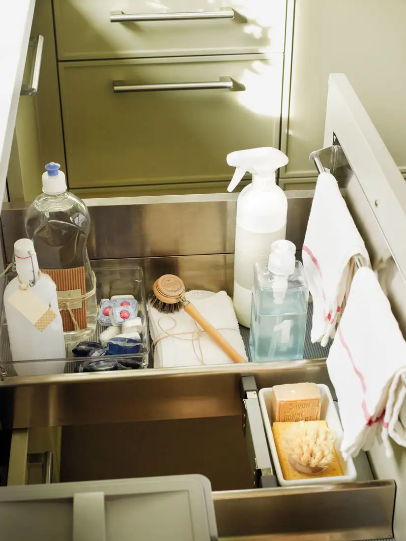 Cajón de cocina donde guardar productos de limpieza