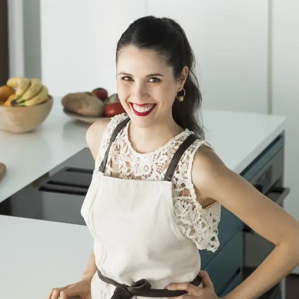 La cocina de IKEA de la chef Clara Villalón: pequeña pero aprovechada, en color blanco y con mucho almacenaje / VÍDEO