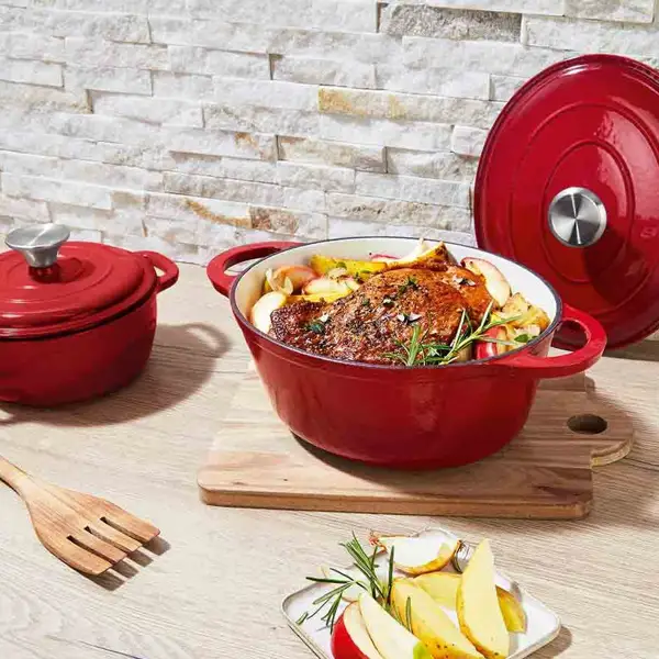 La olla de hierro fundido “tipo cocotte de Le Creuset” que Lidl está liquidando por menos de 18 euros