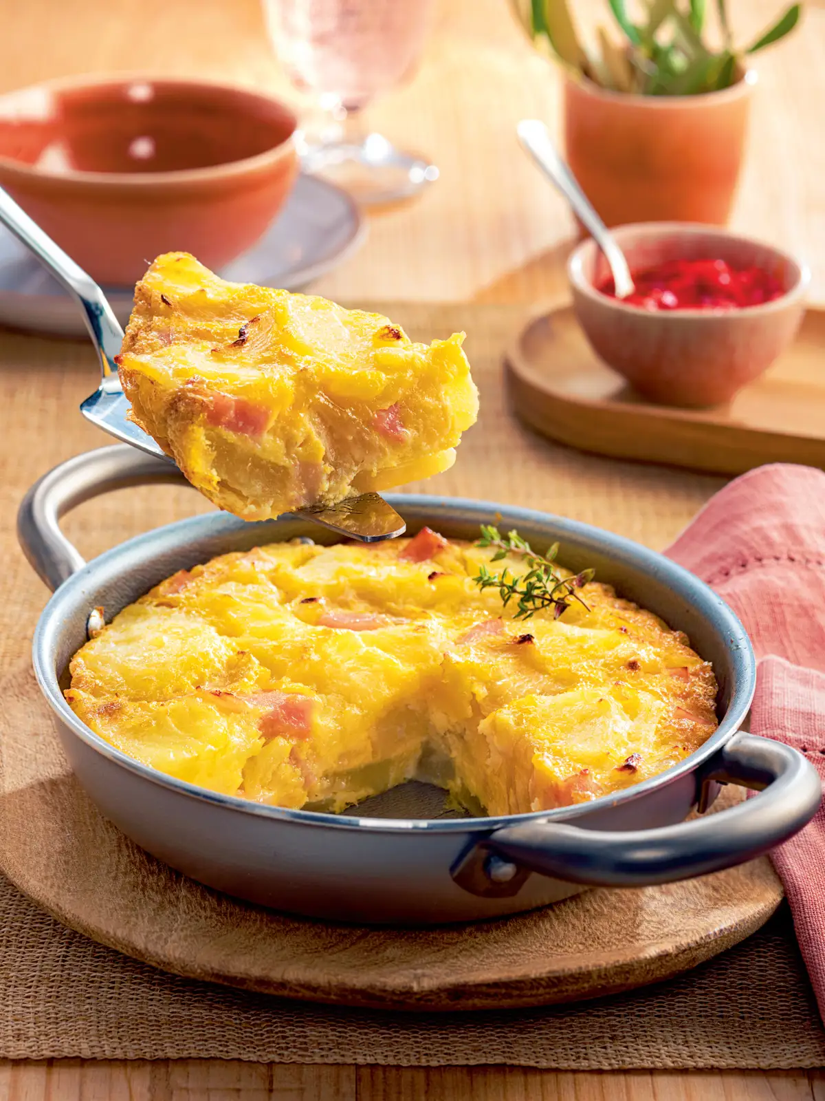 Tortilla de patatas y lacón