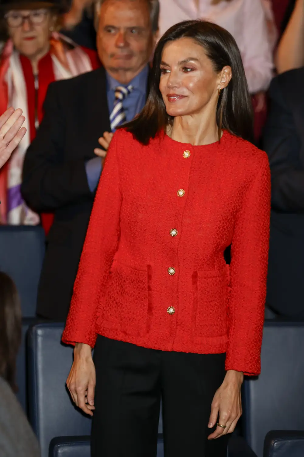 Reina Letizia con chaqueta tweed roja