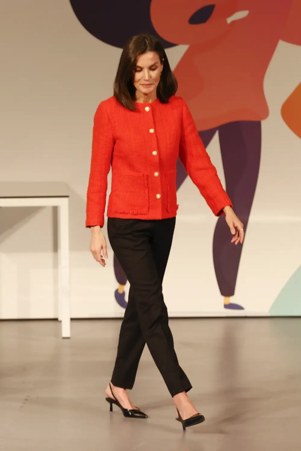 Reina Letizia con chaqueta tweed roja