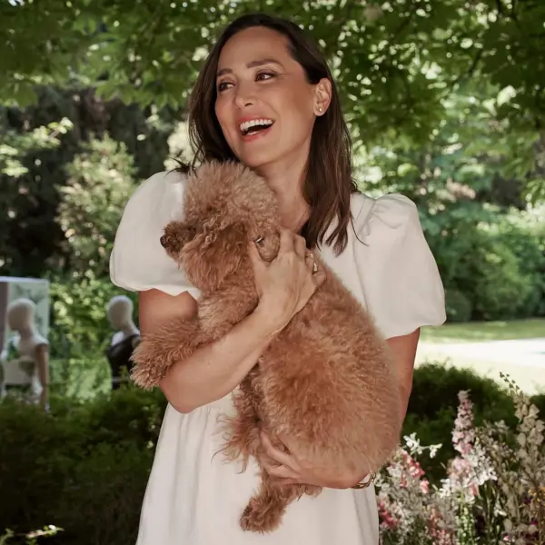 ''Mi pompón favorito'': así es Jacinta, el caniche toy de Tamara Falcó que hace suspirar a sus seguidores (y con razón)