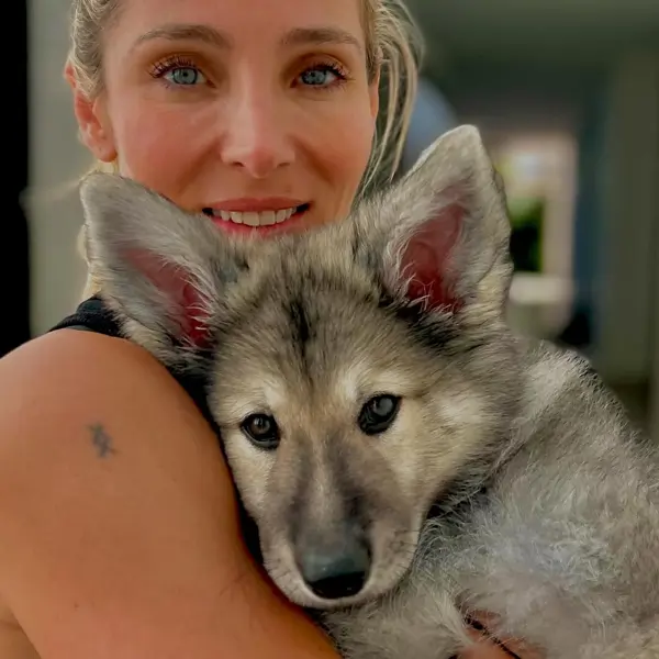 El último perro de Elsa Pataky es un pastor alemán (y con él, ya tiene más de 70 animales)