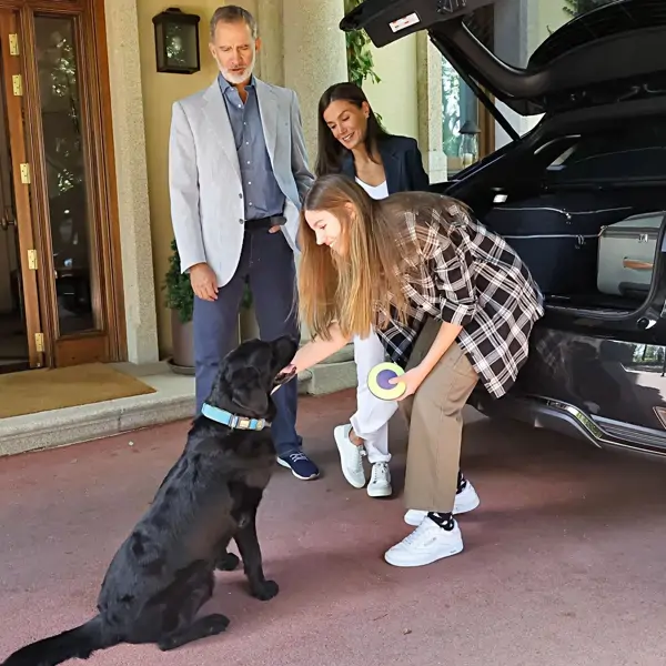 Jan, el perro de la princesa Leonor y la infanta Sofía que se ha convertido en el integrante más mimado de la Familia Real