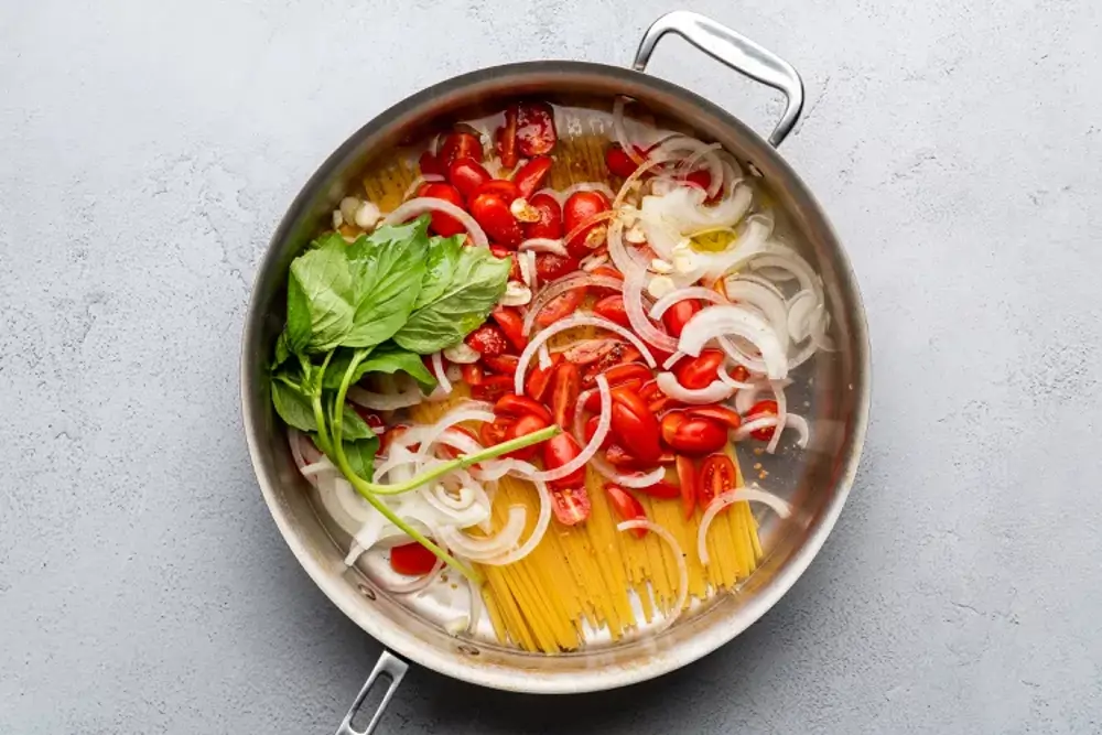 El truco de Martha Stewart para preparar un plato delicioso de pasta es cocinar todo junto en la misma olla