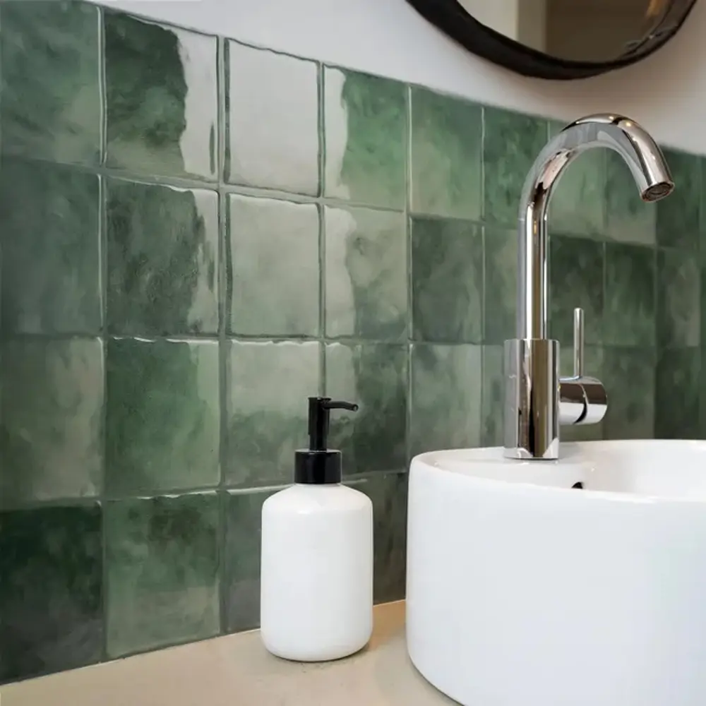 Papel pintado baño mosaico verde