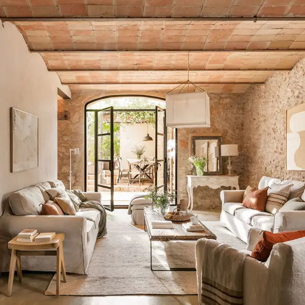 De granja en ruinas a la casa de campo más bonita del mundo: con paredes de piedra, muebles vintage y porche de ensueño