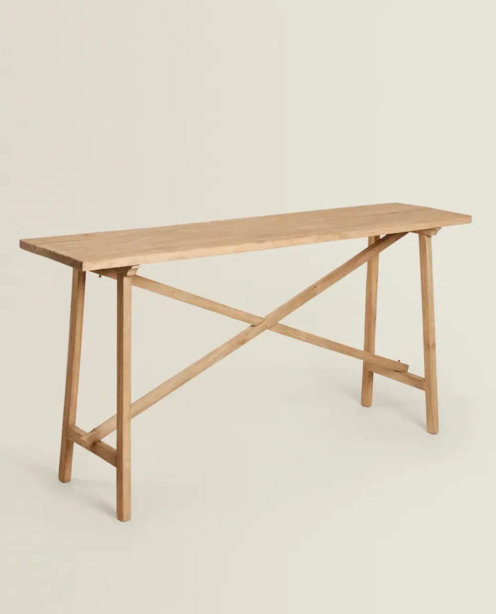 Consola estrecha y de madera de Zara Home