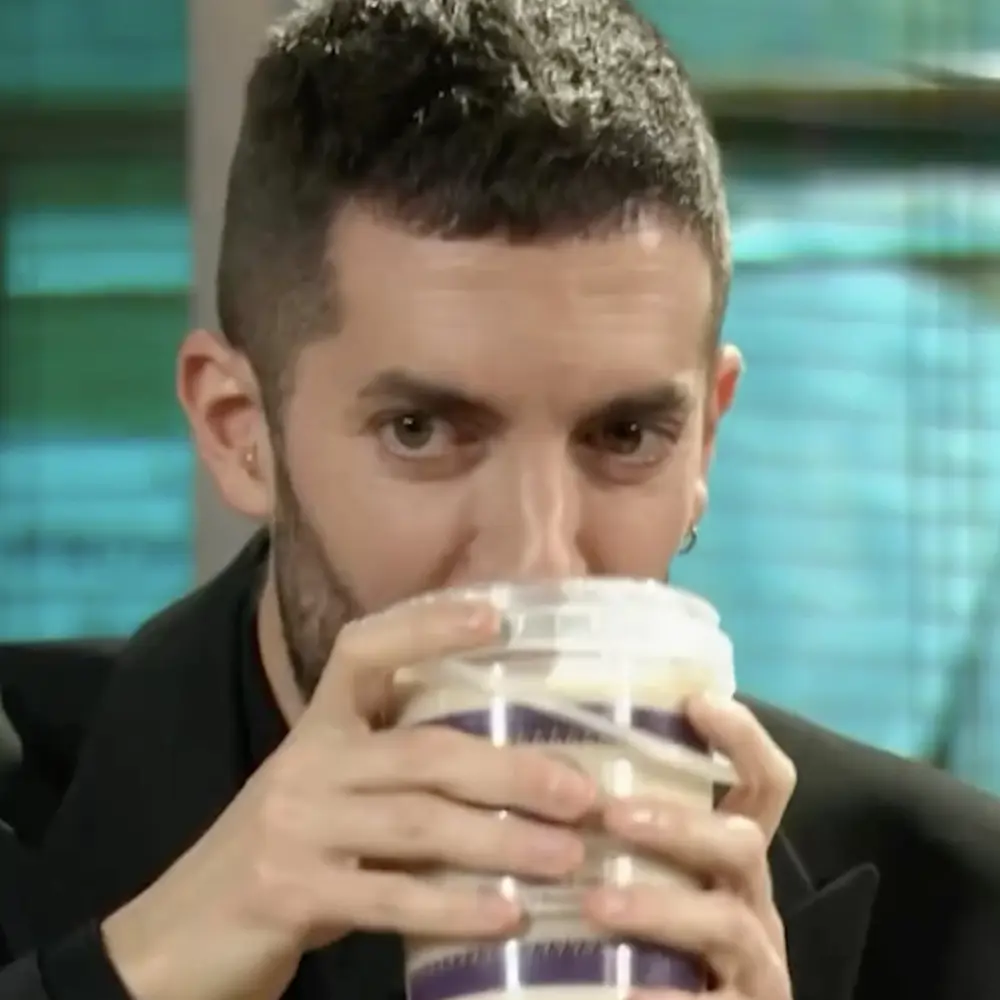 David Broncano bebiendo horchata