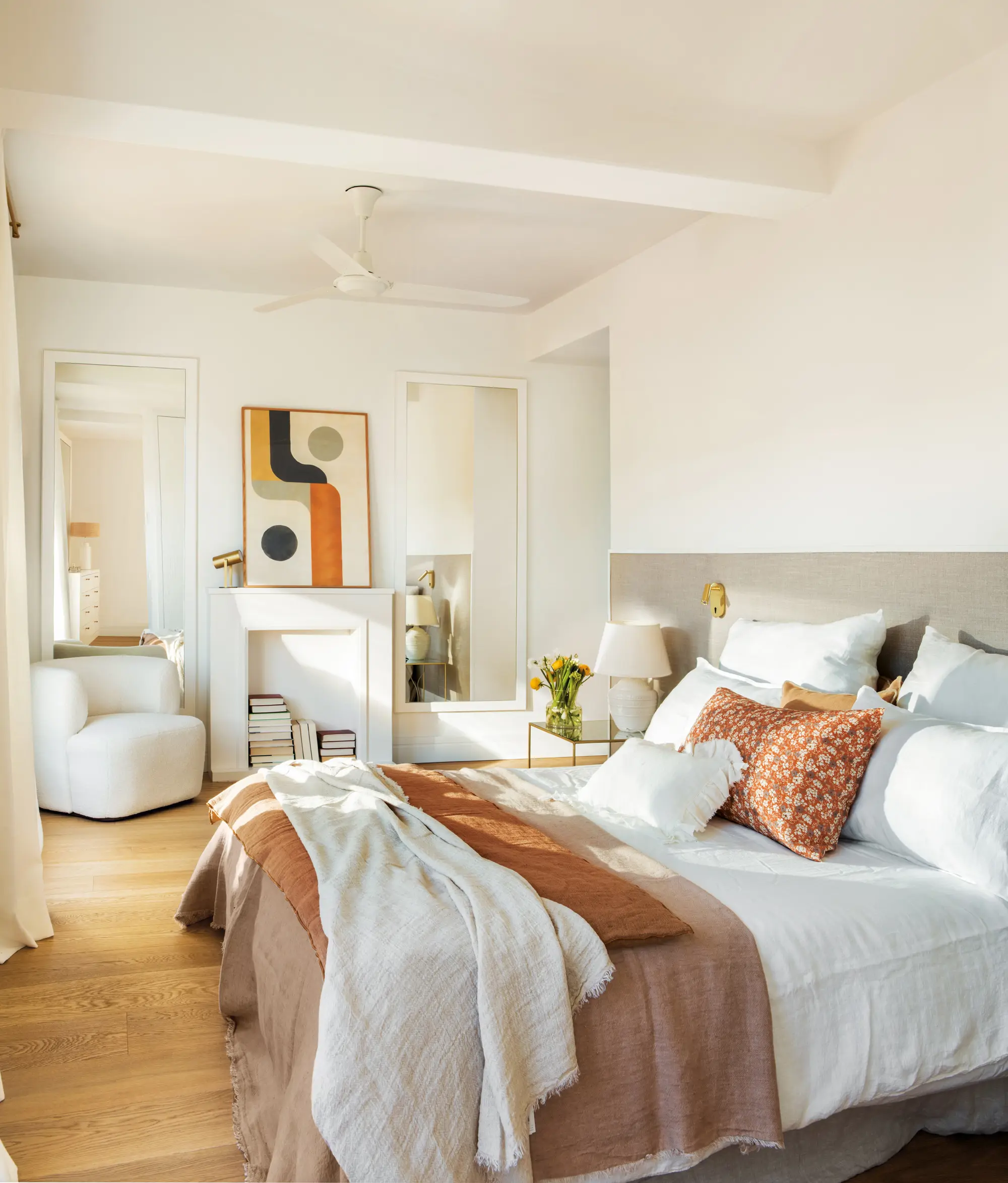 dormitorio moderno en tonos neutros con toques de color 00573453