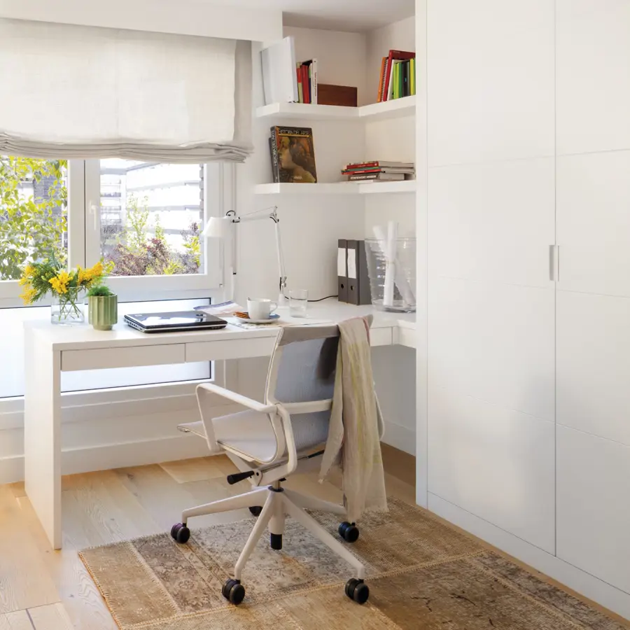 IKEA está arrasando con este escritorio: blanco, compacto y por menos de 40€