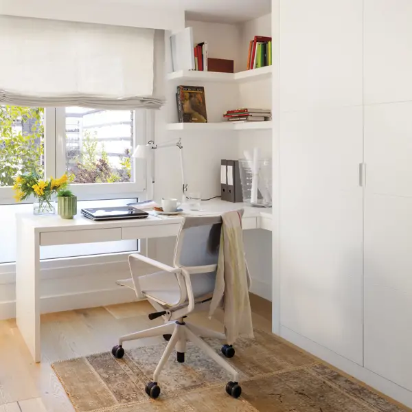 IKEA está arrasando con este escritorio: blanco, compacto y por menos de 40€