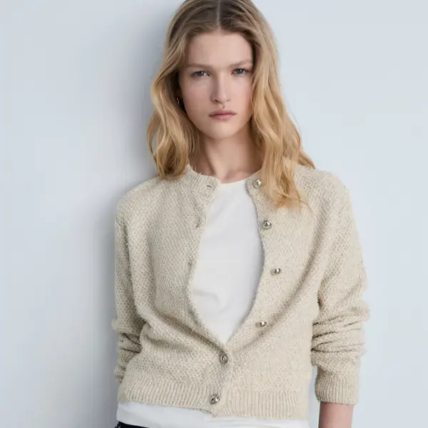 Está en Mango: la chaqueta en el color tendencia de 2025 (rebajada) que usaré de ahora a primavera