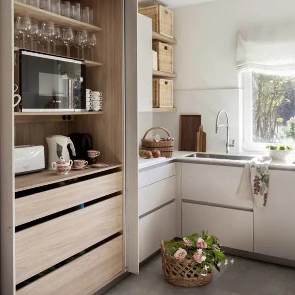 Mueble desayunador con puertas escamoteables