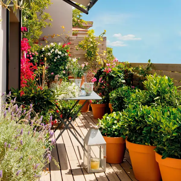 Las mejores mesas pequeñitas plegables perfectas para balcones con espacio reducido