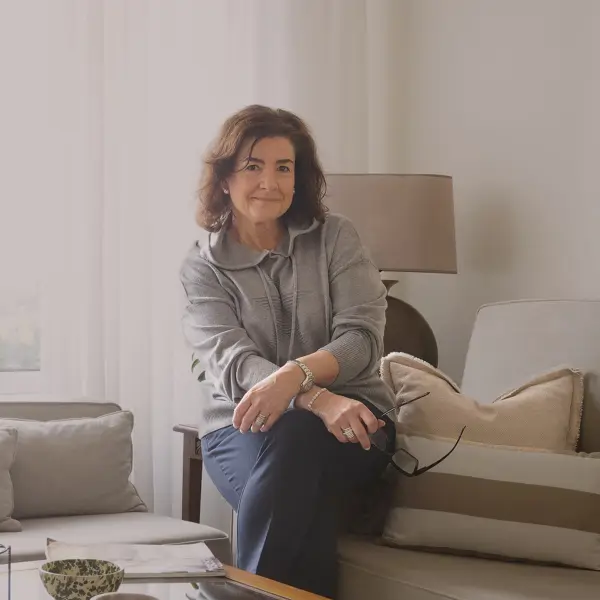 CASAS DE LECTORAS | Begoña Cano, de Las Rozas (Madrid): "Compré este piso pequeño de 78 m² sin verlo antes, me encantaron sus ventanas y el salón con terracita" 