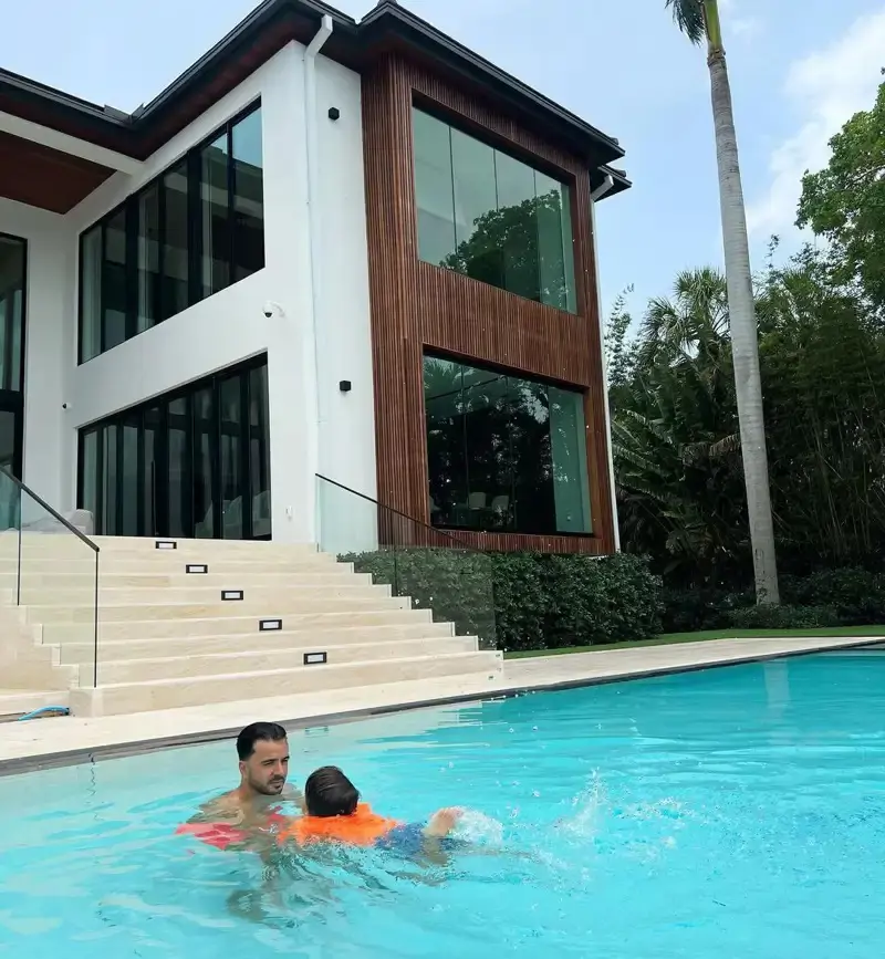 Piscina privada en medio de la naturaleza