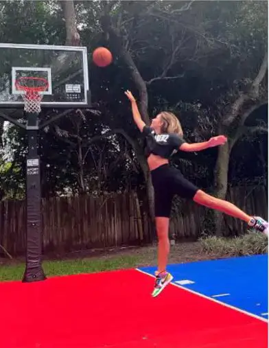 Su propia pista de baloncesto