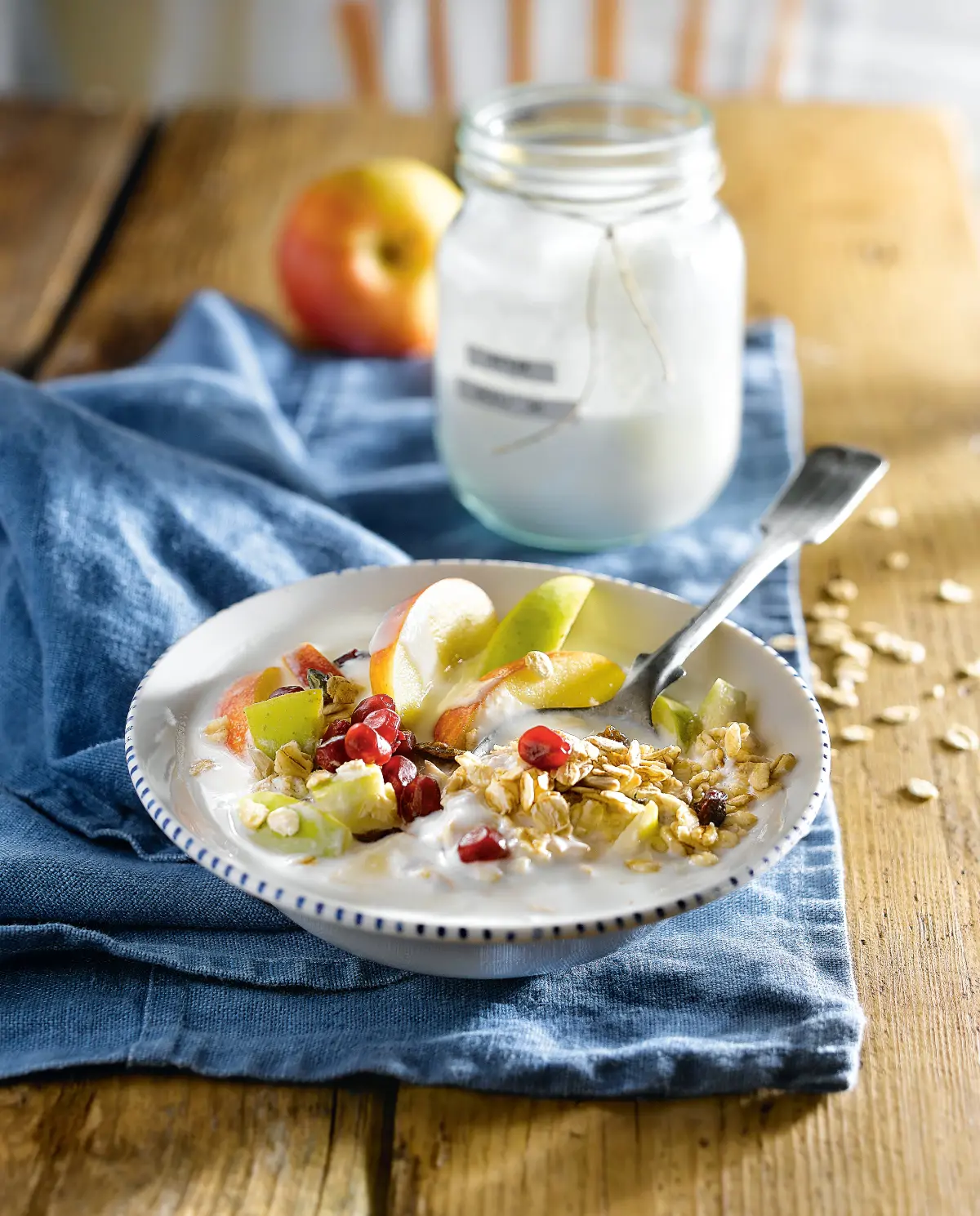 desayunos saciantes kéfir con granola y fruta