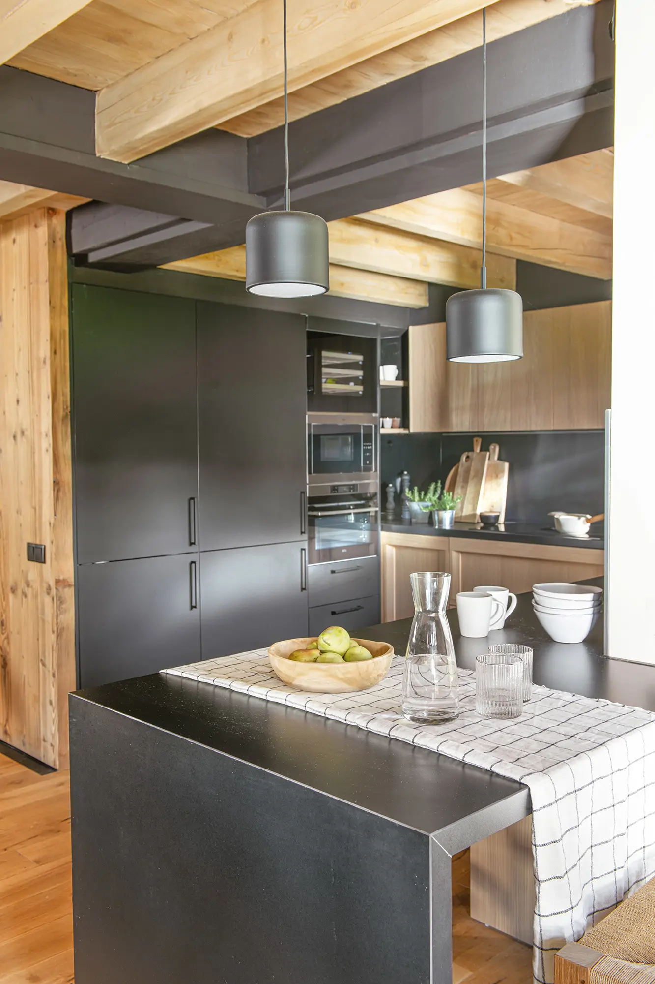 cocina en gris y madera 00580767