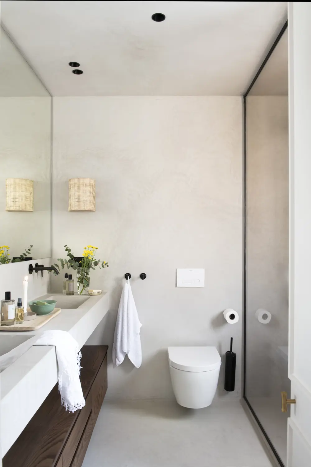 00594149  baño microcemento moderno mampara negra mueble medida 