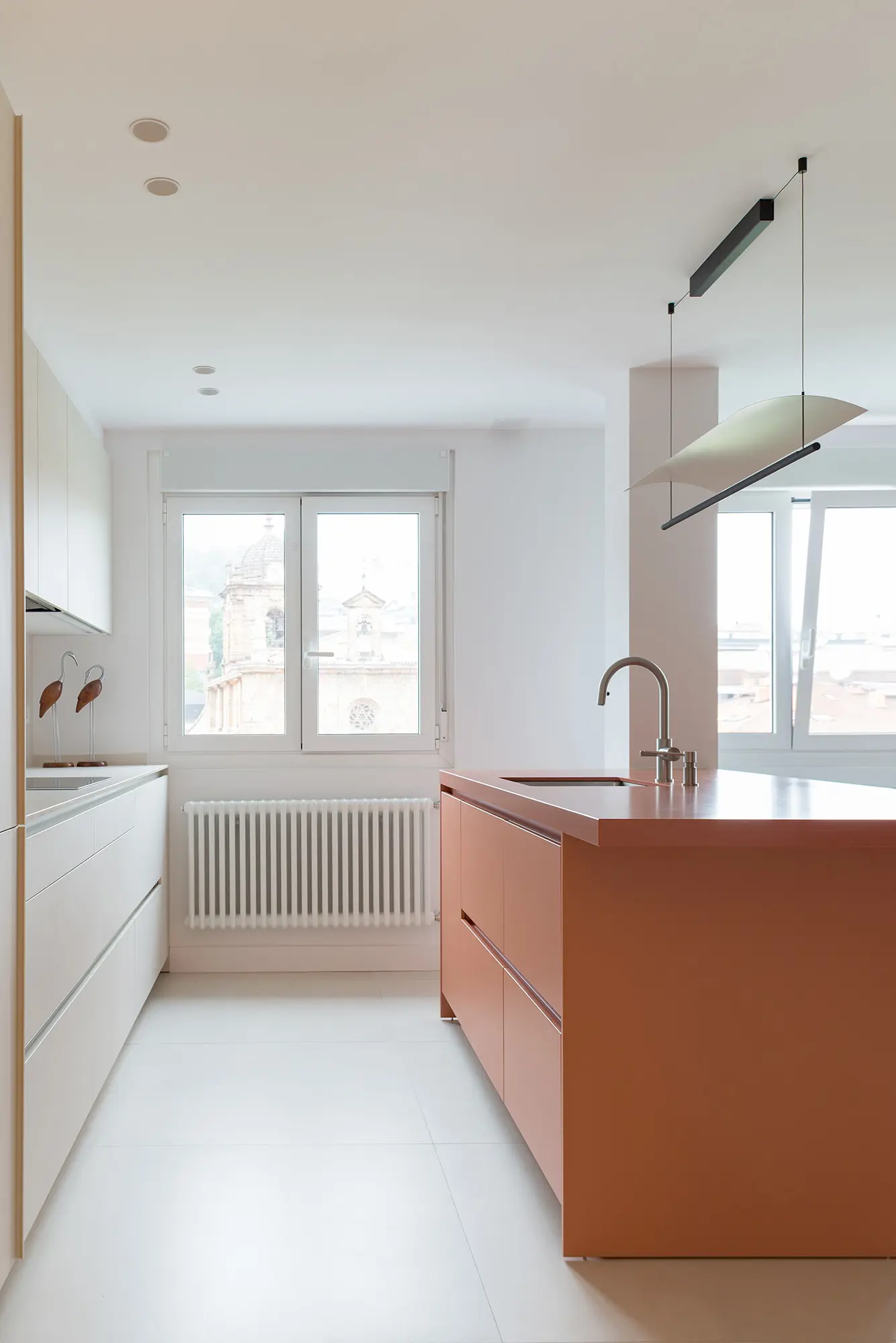 isla de cocina con color Eneko Garin para Anarke Arkitektura