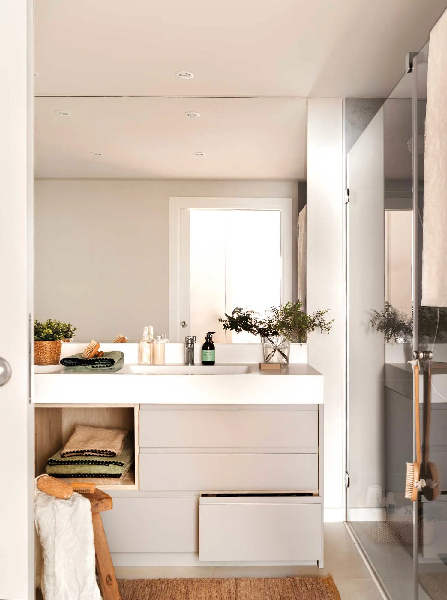 bano-moderno-mueble-lavabo-gris 00522546